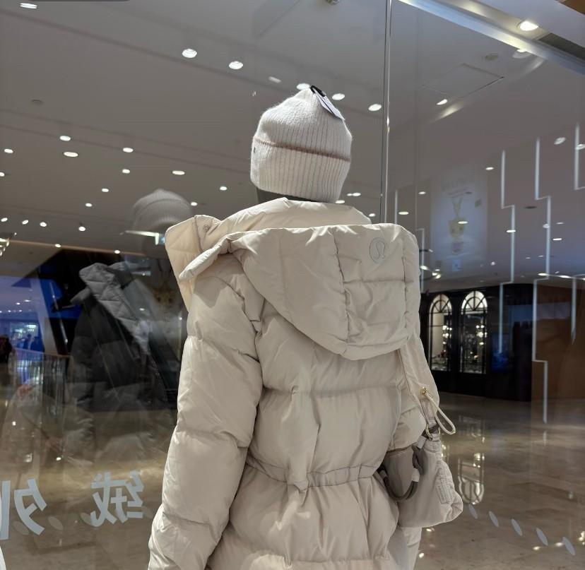 买羽绒服，越合身，越不暖和。你花大价钱买的那件紧身羽绒服，正在亲手掐灭你的体温