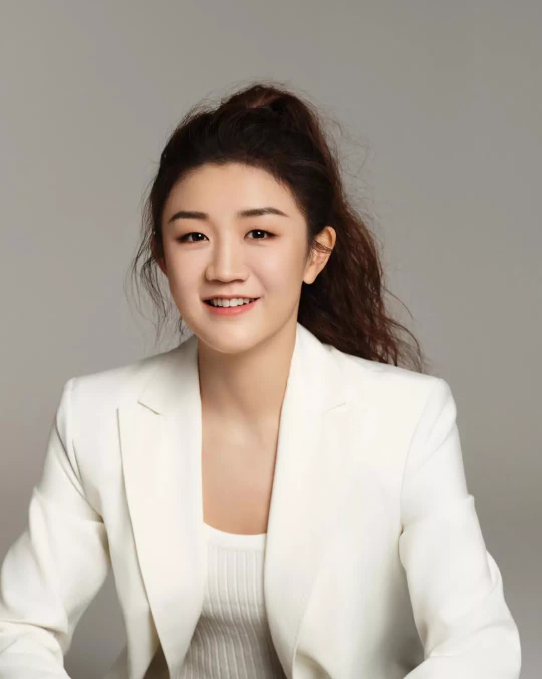 陈梦说以后绝对不可能选择做全职妈妈。她说女人需要有自己的事业。哈哈，对面程潇