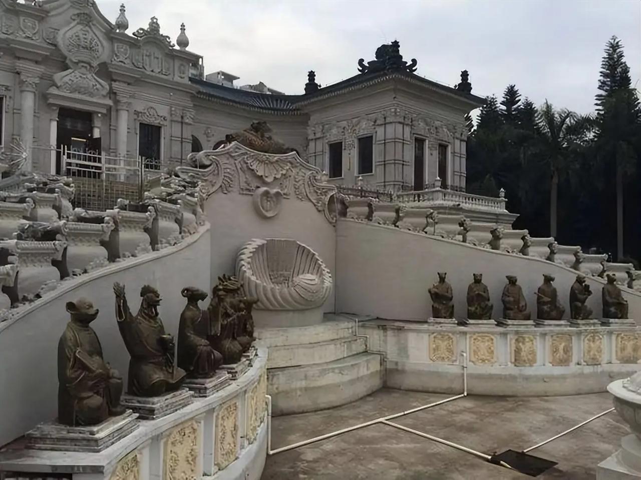 很多人一直以为圆明园是被八国联军烧毁的，其实这是个误会。真正把圆明园主要建筑全部