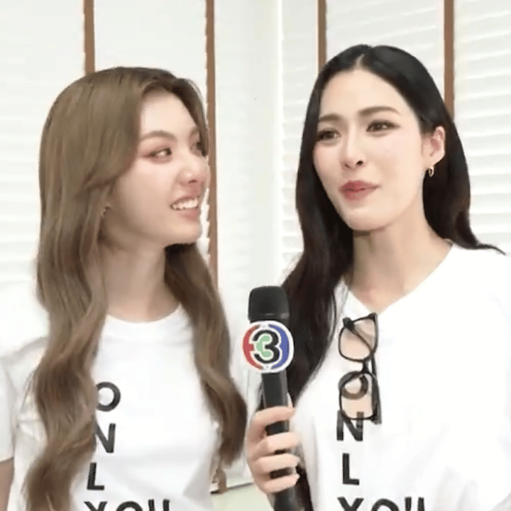 怎么那么喜欢看姐姐说话啊小奥​​​