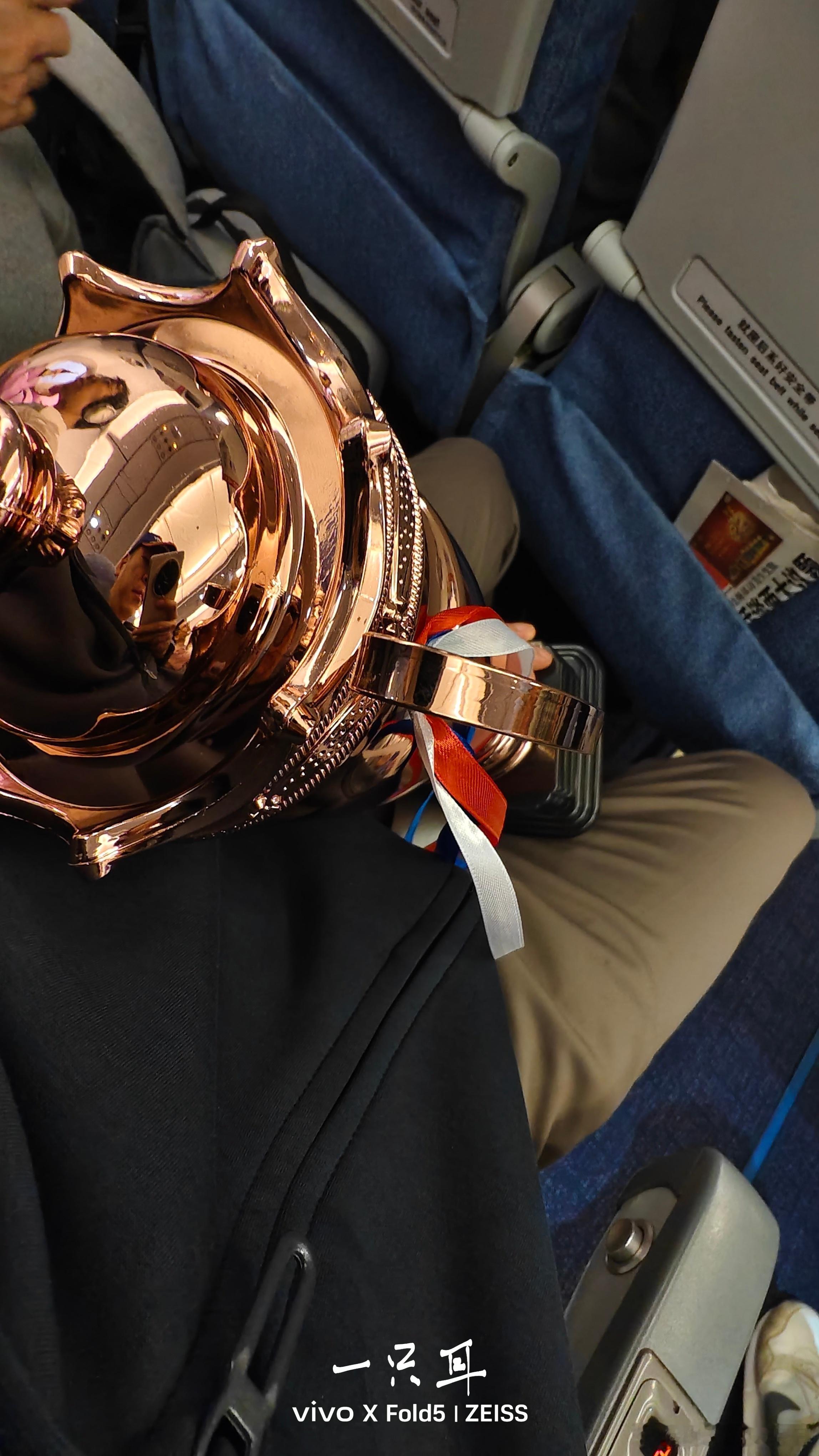 太尴尬了，飞机全满，我得抱着了[捂脸哭][捂脸哭][捂脸哭][捂脸哭][捂脸哭]​​​