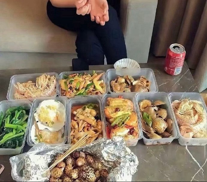 秦海路这顿饭顶我10天工资了吧