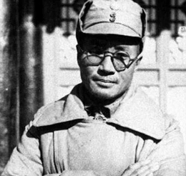 1955年9月，新中国首次实行军衔制，十位功勋卓著的将领被授予元帅军衔。刘伯承第