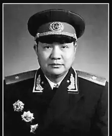 1941年，新四军第一师抓了200多名特务，粟裕知道后，忍不住开口：“是不是搞错