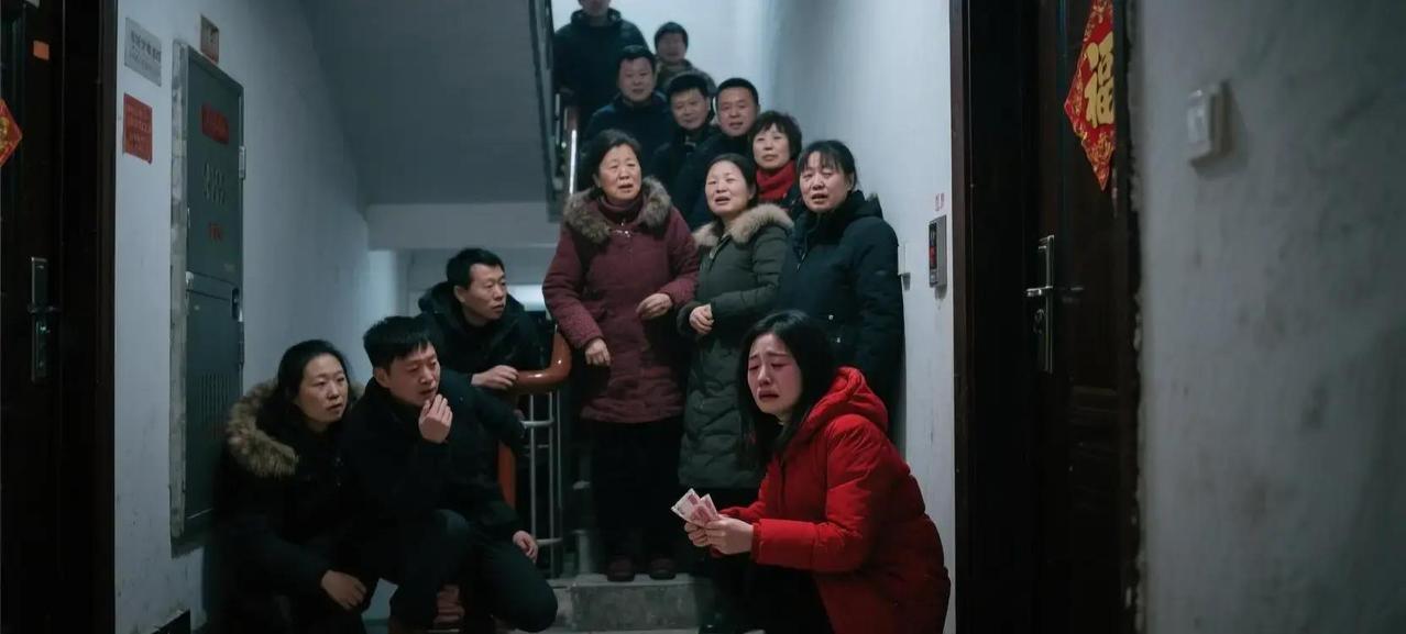 大年初二晚上，榕城一户人家吃火锅，本该热热闹闹团圆，却闹得鸡飞狗跳。媳妇江月正夹