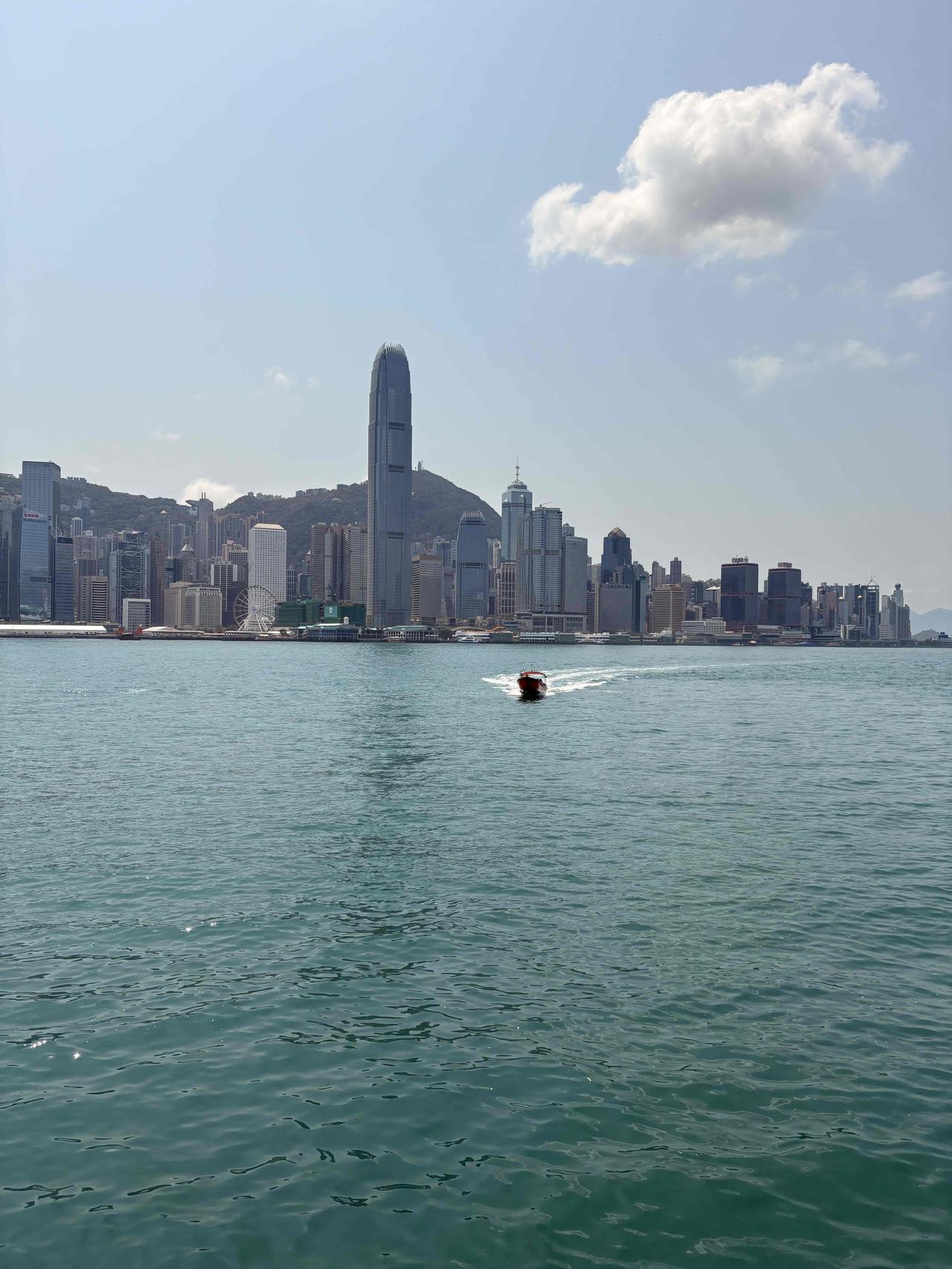 关于早上跑步好还是晚上跑步好？这个话题讨论了很久。现在专家一致的意见就是，