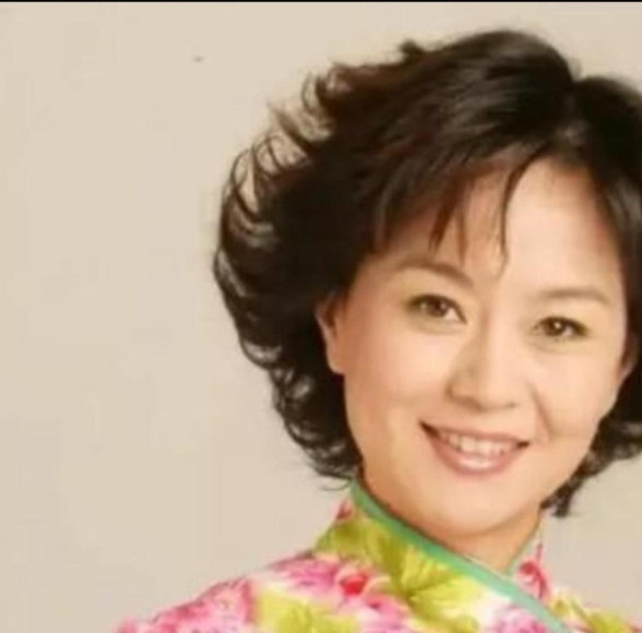 1999年，鞠萍跟丈夫提离婚，没想到丈夫居然说，孩子和钱，她只能带走一样。鞠萍一