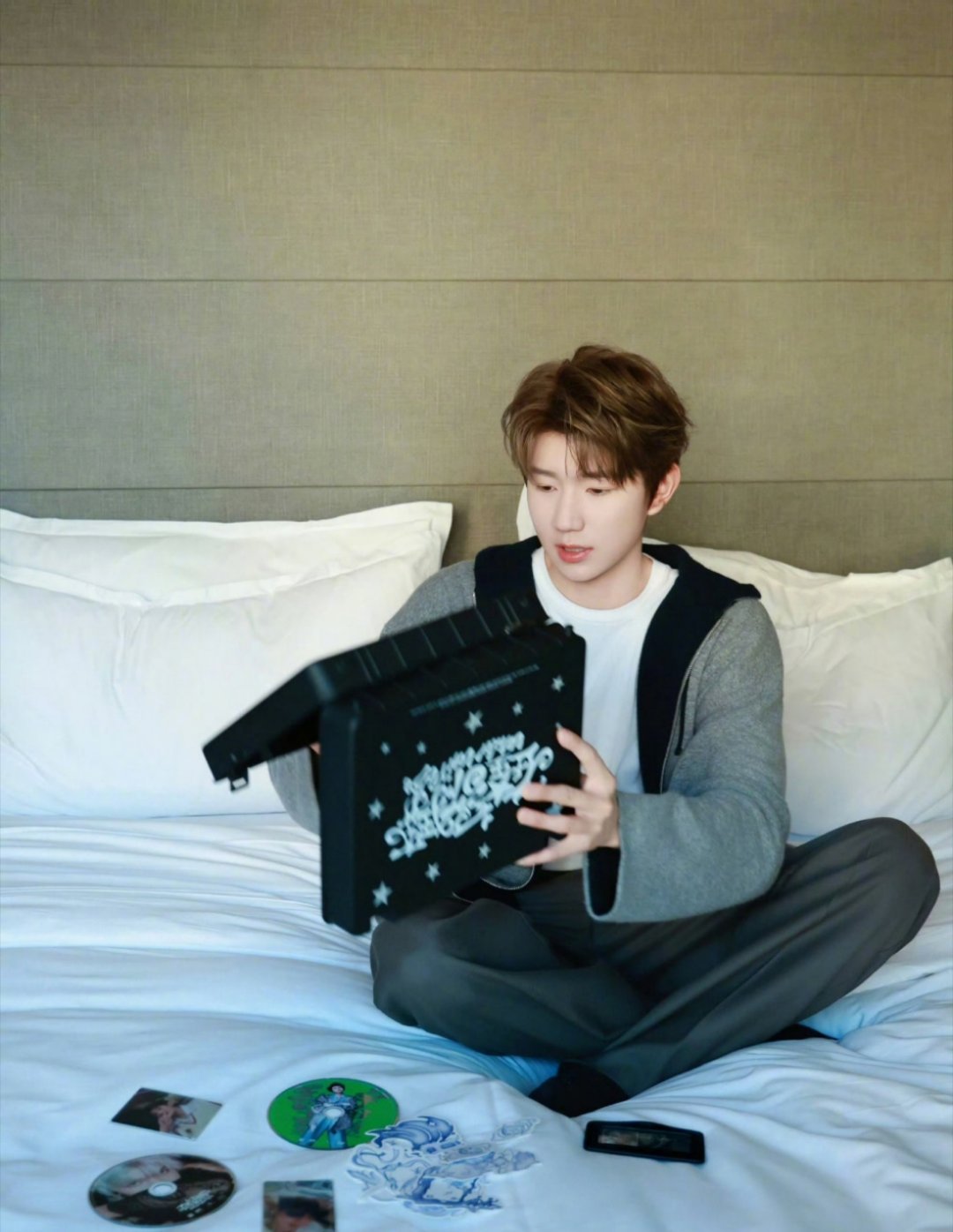 王源老自喜提老己专辑，是谁要拥有这么丰富的专辑了呀✌️王源你是天才来的！