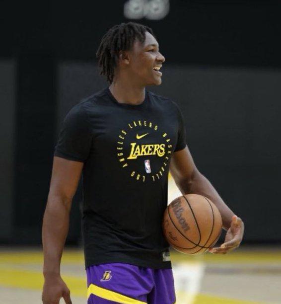 湖人迎来利好消息，湖人选中的次轮36号新秀阿杜·蒂耶罗预计将在客场之旅中完成首秀