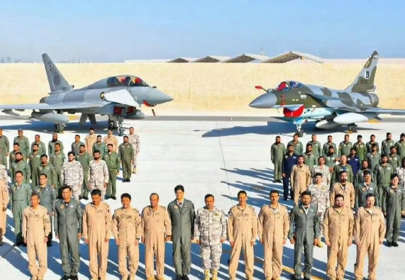 美国承认歼-10C战果，一机双杀彰显超强战力，F-16全程未建寸功