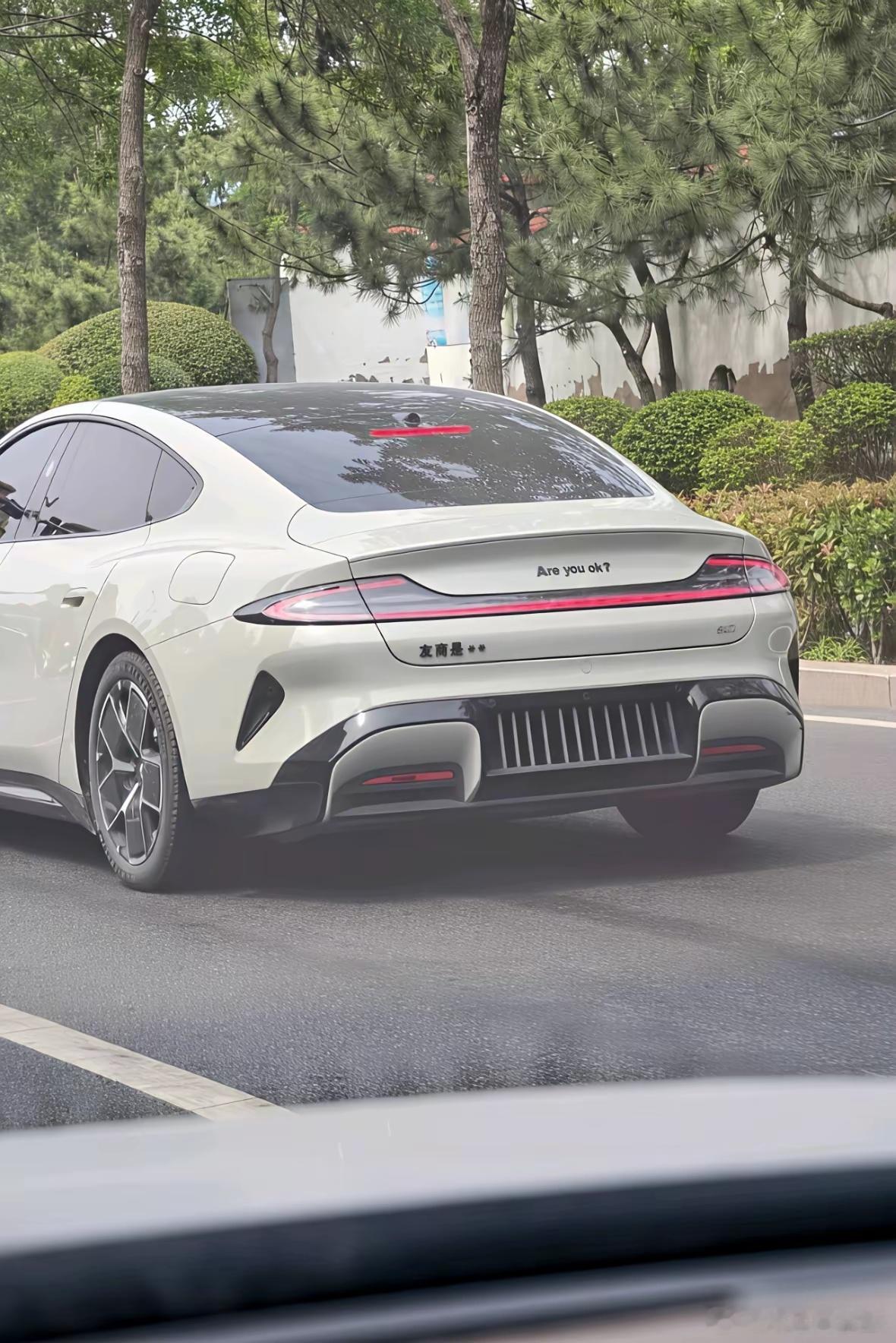 没看到车标，这是啥车？[doge]​​​