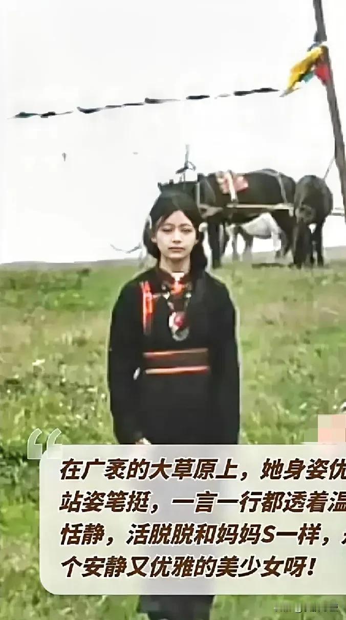 小玥玥正脸照曝光，与妈妈S外貌气质如出一辙，下颚和嘴部分也像爸爸，长得更加精致好
