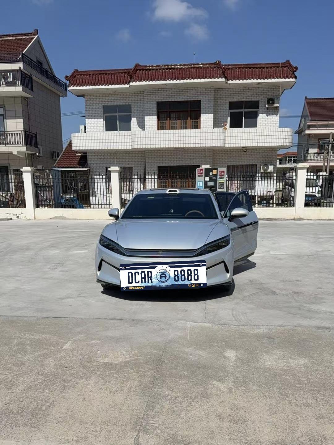 大家好，我是小黑！我的座驾是汉LEV后驱旗舰版，自带那个很火的天神之眼智驾和自