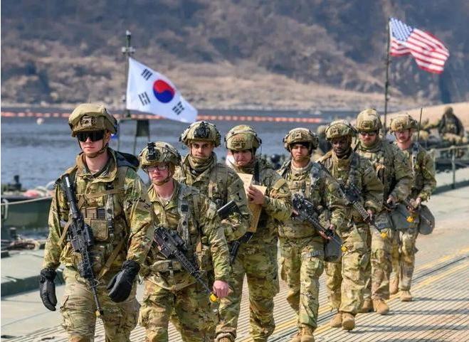 李在明访华前，美军精锐突然撤离，2026年开年这场美军撤编风波，撕开了韩美同盟7