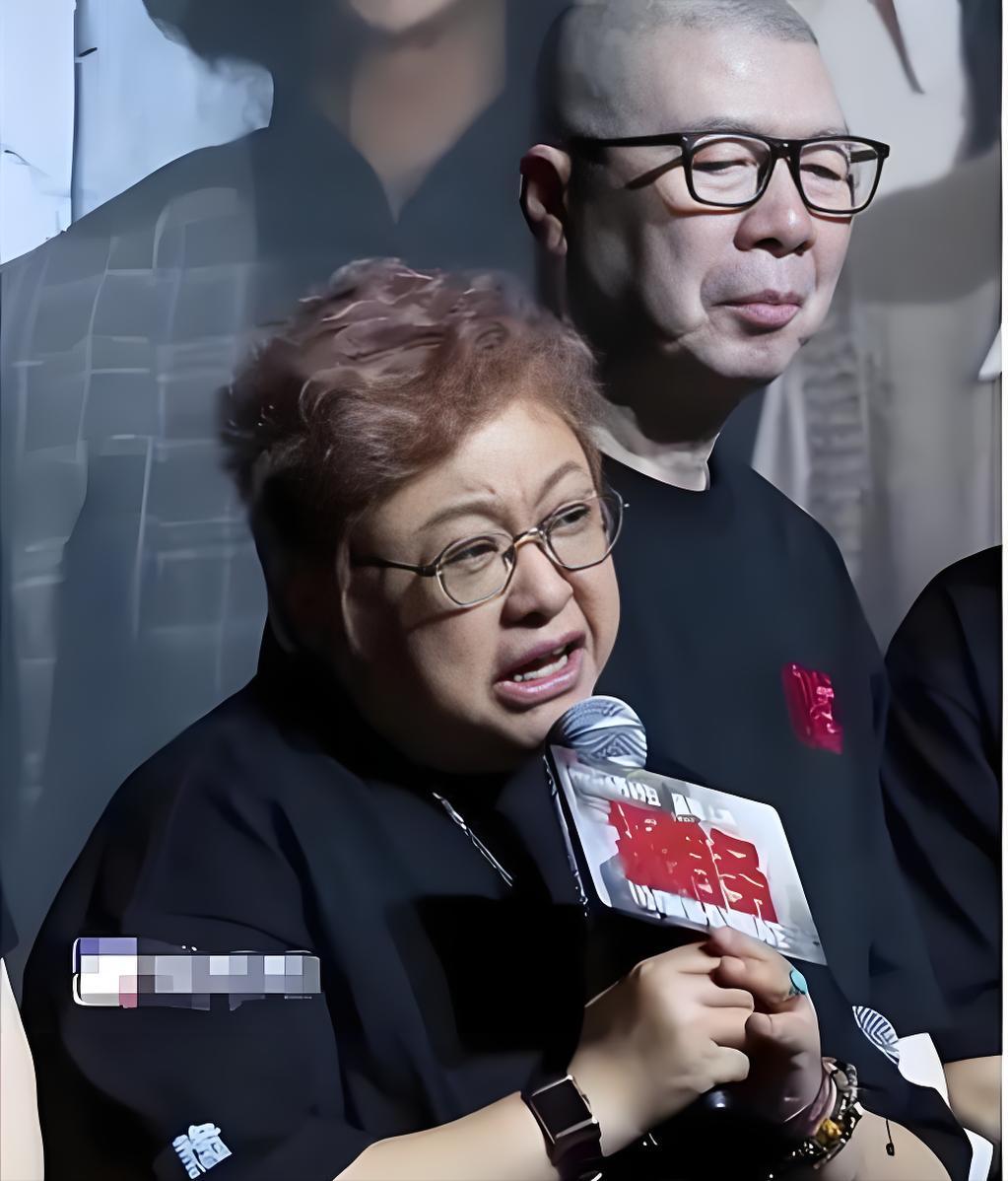 就在全网盯着韩红为电影站台的那句“走个面儿”，甚至一路质疑到她的慈善基金会时，香
