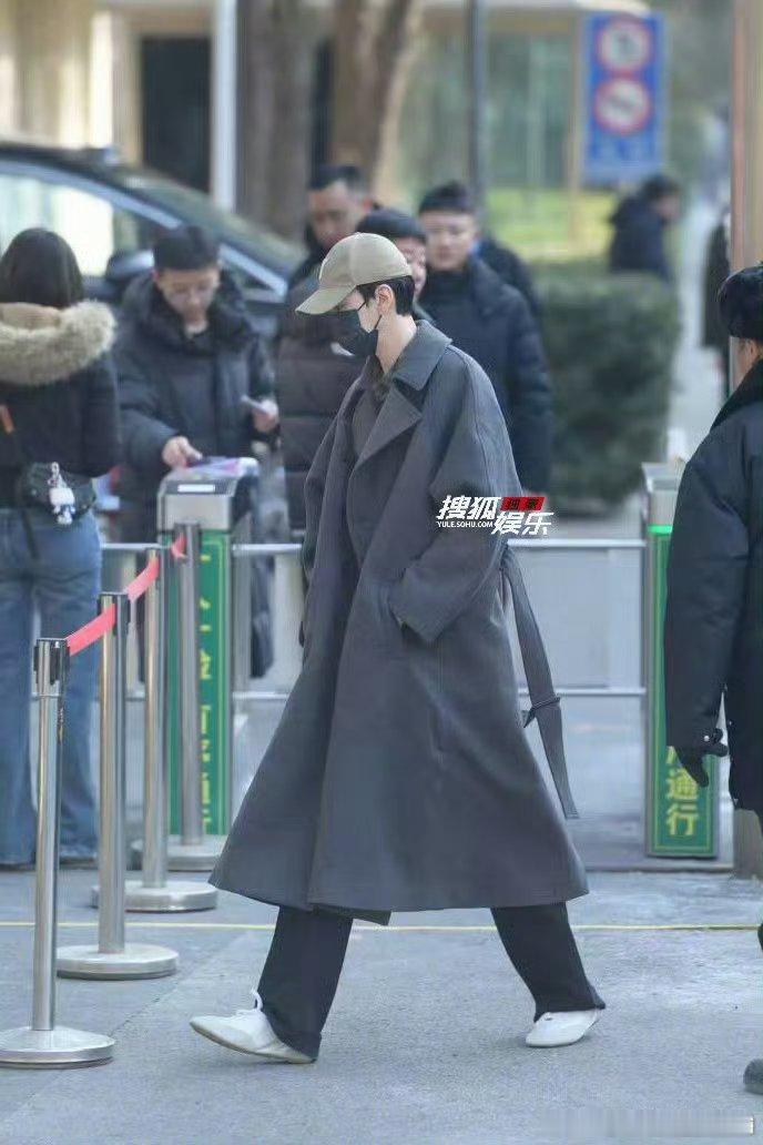 毕雯珺参加今年春晚的第二次联排冬日氛围感欧巴男神来袭