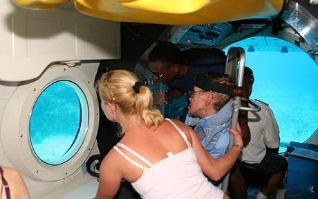 爱泼斯坦案剩余文件被公布爱泼斯坦的档案揭开了权力巅峰最阴暗的一角，这简直就是