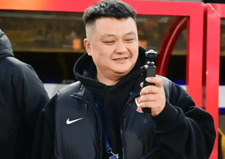 青岛西海岸的投资人是真的爱足球，在接受采访时，青岛西海投资人徐尚表示，他已经将自