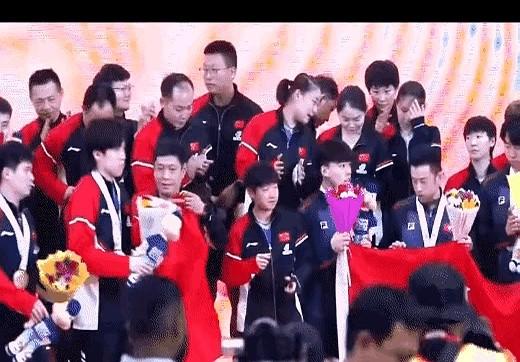 一觉醒来破案了！终于明白昨天颁奖典礼上头哥为什么要冒着被大家蛐蛐头哥这股子危机
