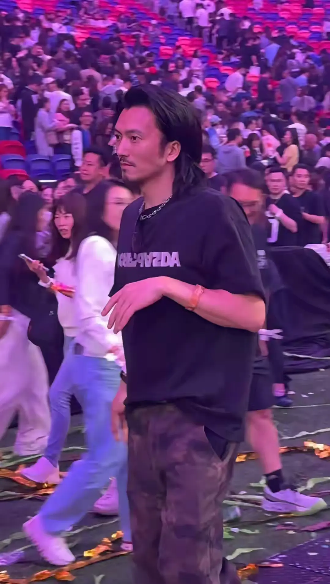 我朋友说在现场看到谢霆锋，怎么感觉有点不一样