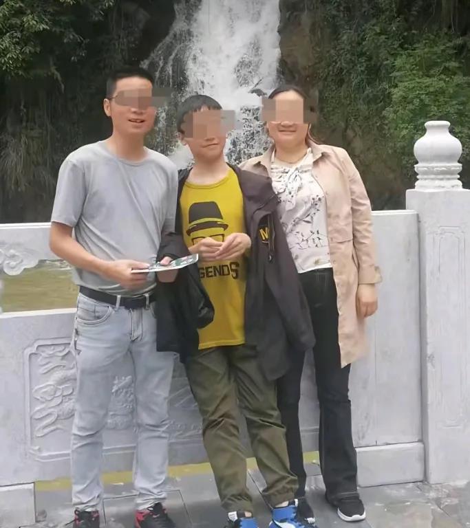 湖南母子落水溺亡，孩子爸晒善后协议，言语间表示不认同，会继续追查真相。通报写得