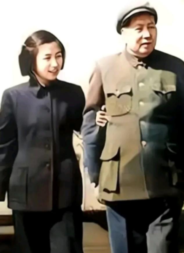 1968年，毛主席突然发现，士兵们见到自己女儿李讷时，竟主动行军礼，好奇的毛主席