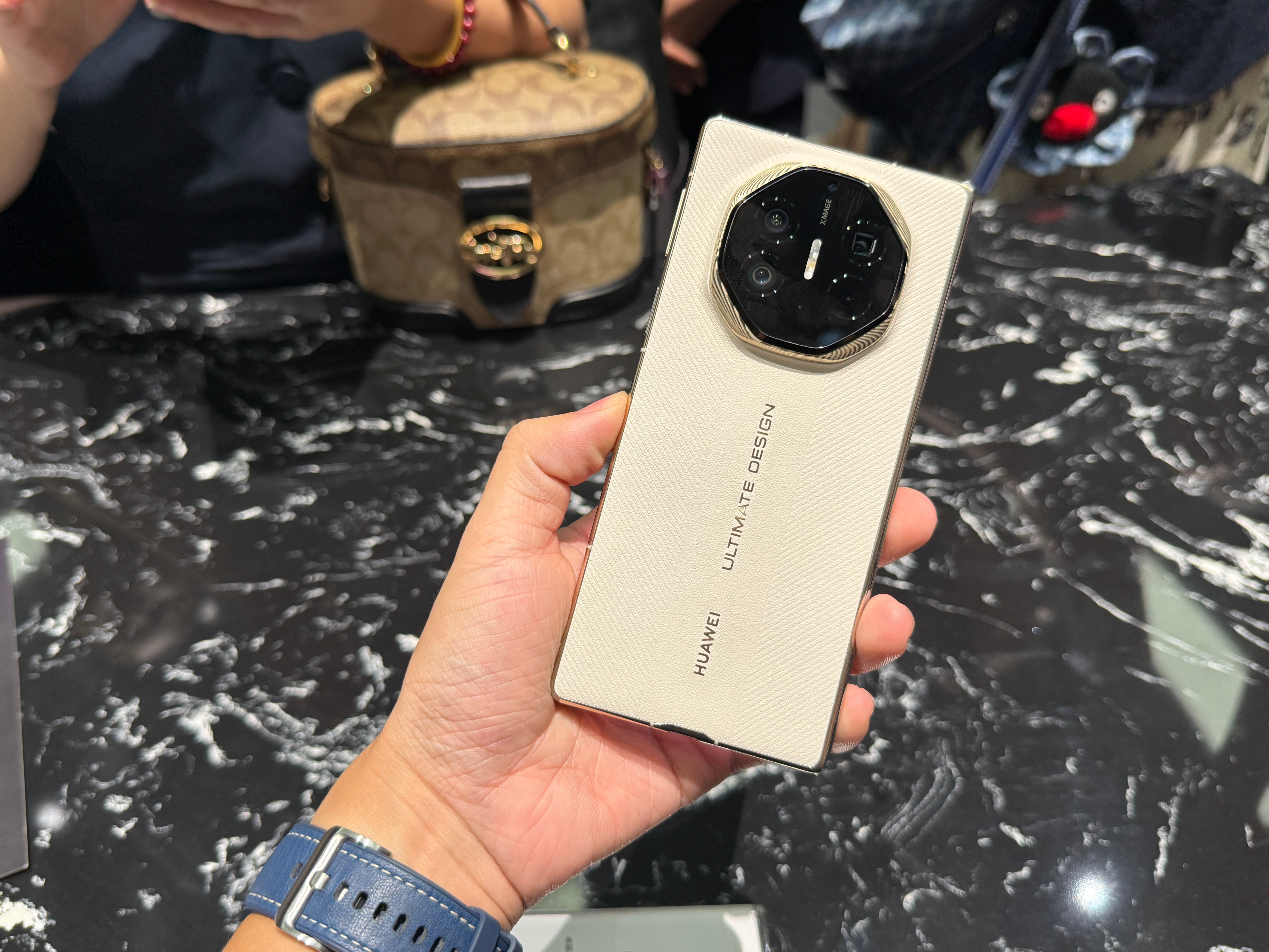 华为发布会XTs非凡大师，白色最好看[吃瓜]系统能显示处理器​​​