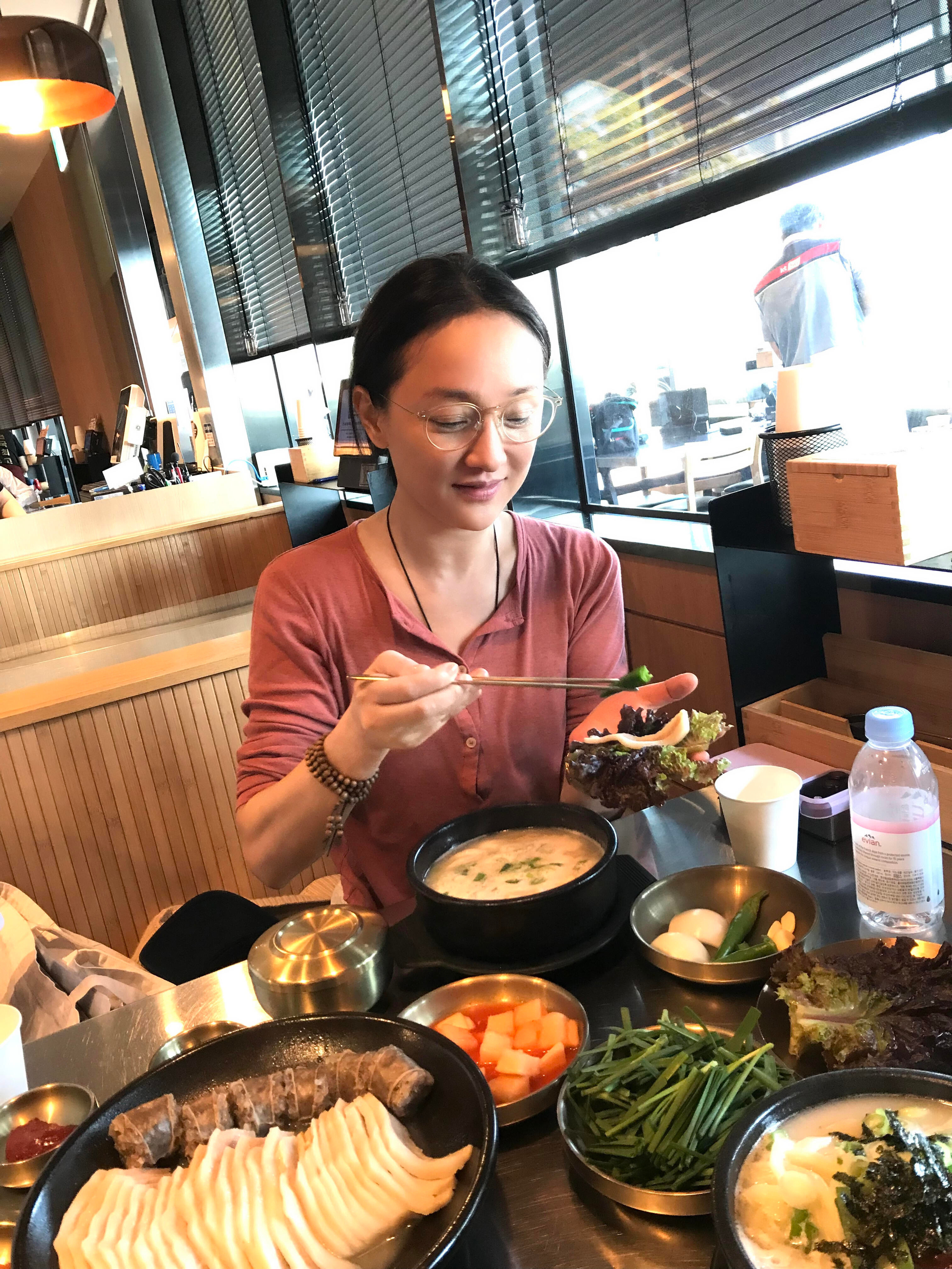 周迅素颜给你包韩国烤肉吃🥩​​​