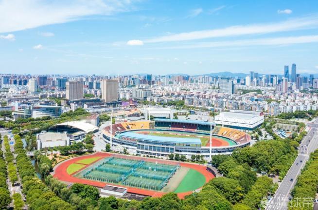 夹在红、蓝之间，上海嘉定汇龙无奈搬迁宁波！上海嘉定汇龙将搬迁到宁波。其实