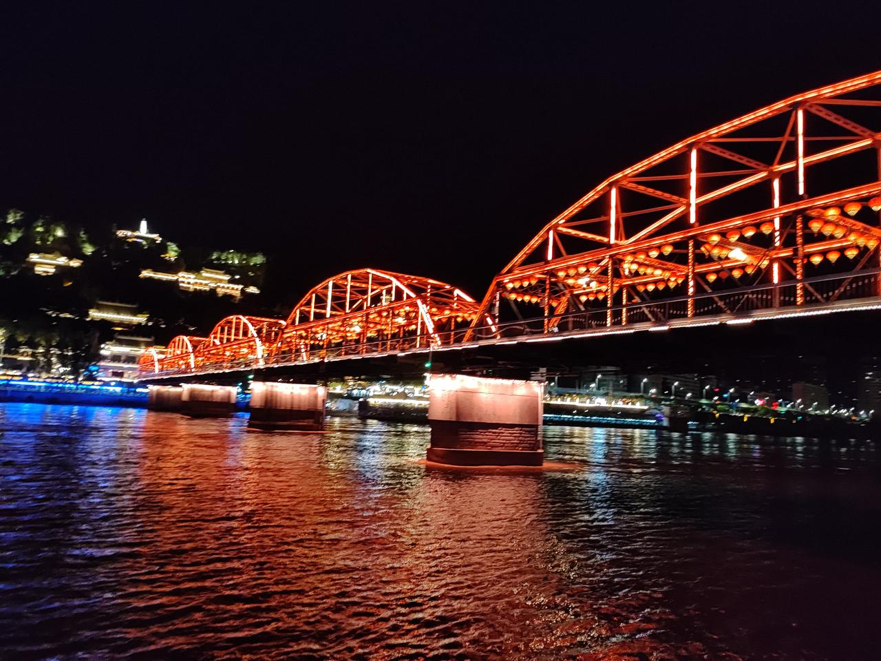 侄女今年30岁，未婚，在我们本地镇政府上班，事业编，眼看侄女要成大龄剩女，我哥嫂