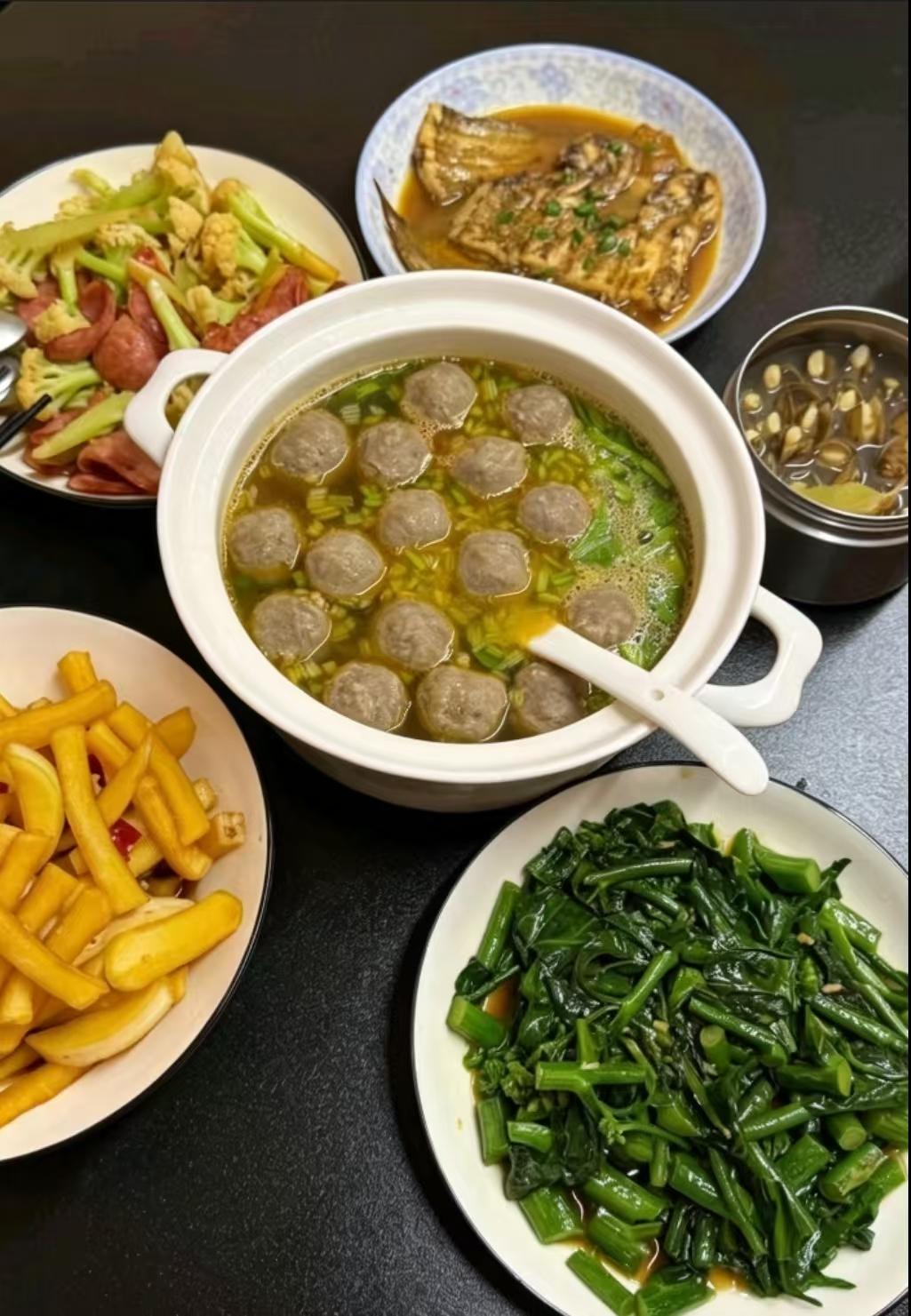 这两家同时请你吃饭，你会去哪家？