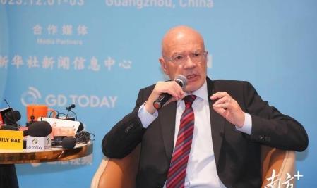 英国学者坦言：美国之所以一直针对中国，是因为中国犯了一个大错。一个建国才二三百年