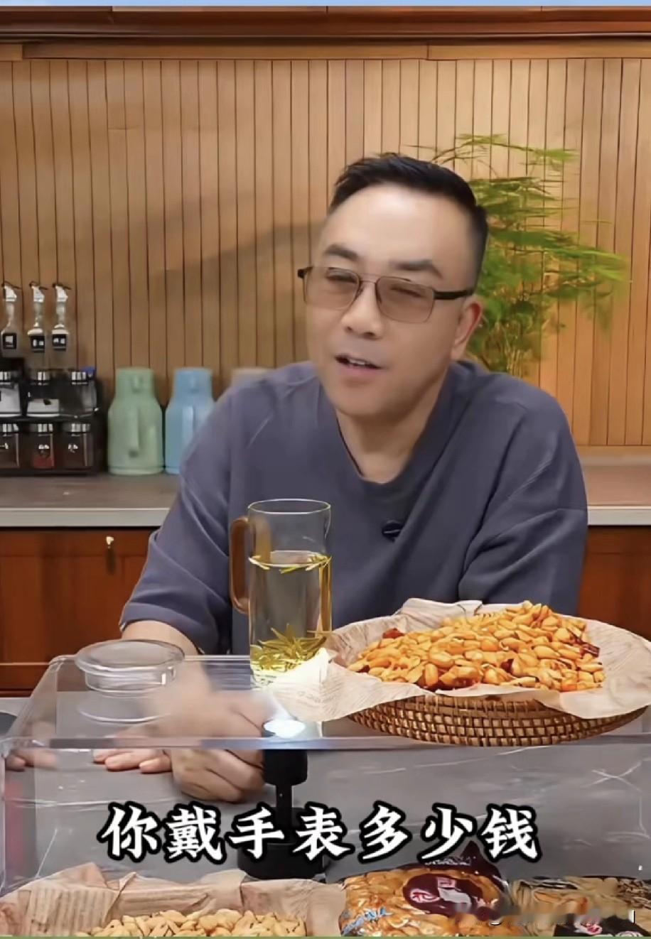 海河战神杨老五的直播间，最近热闹得不像样！他直言带货不为赚大钱，就图个大伙乐呵，