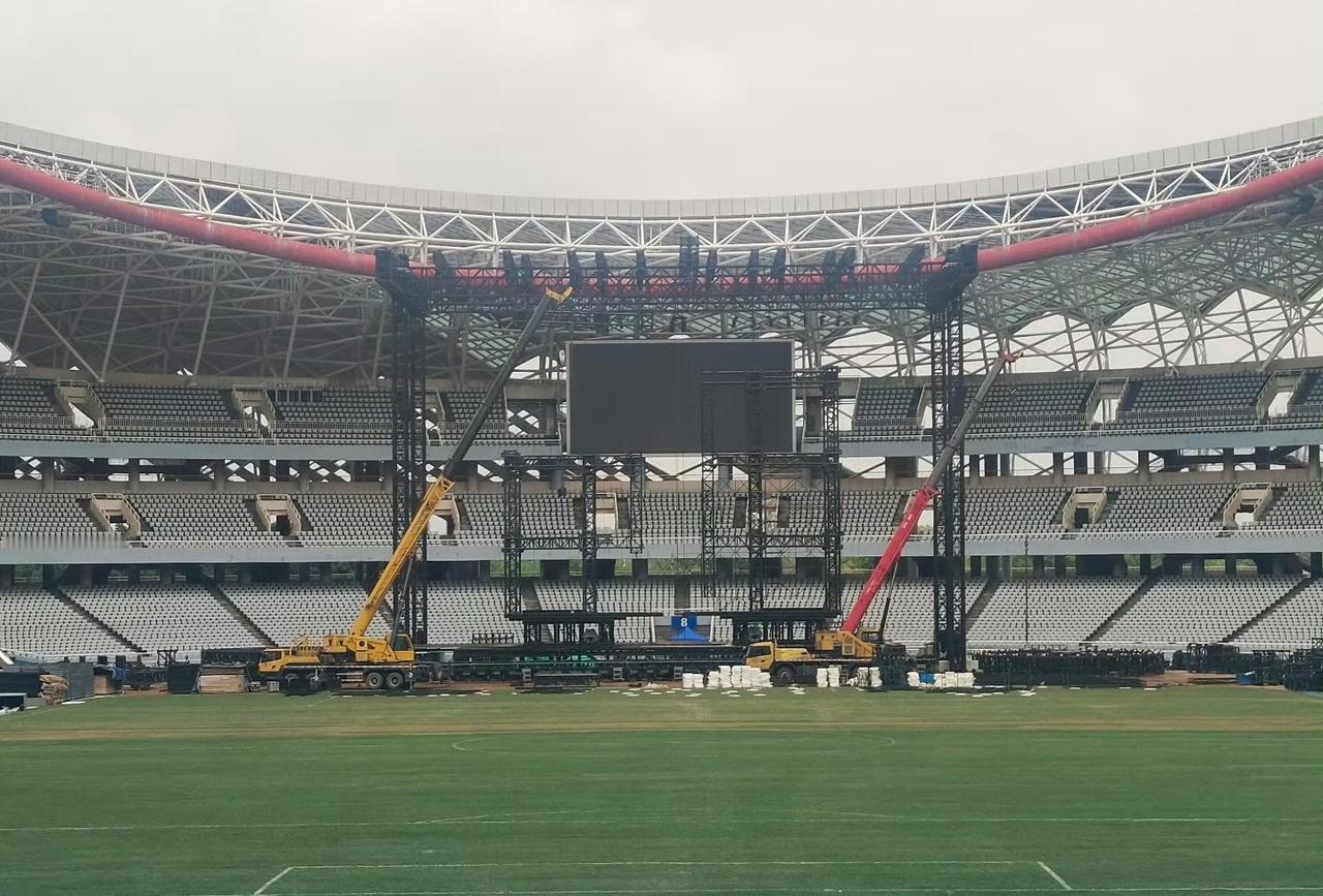 陈楚生，乐坛基建狂魔南昌站已开启舞台搭建啦🥳真是太卷了😎陈楚生荒芜之境演