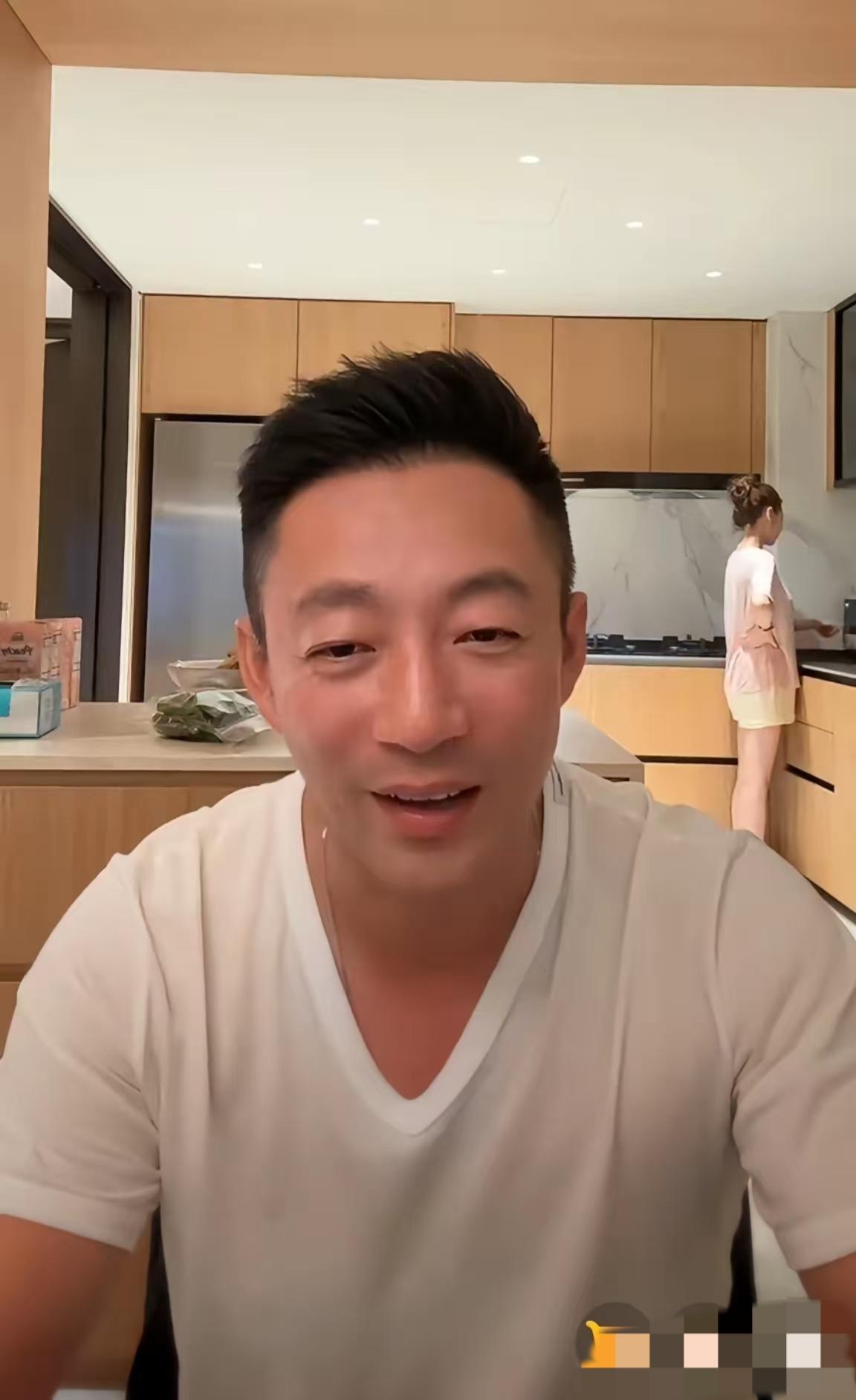 家人们谁懂啊！汪小菲又在直播里爆大雷了！对着新老婆马筱梅直接开怼“凭什么