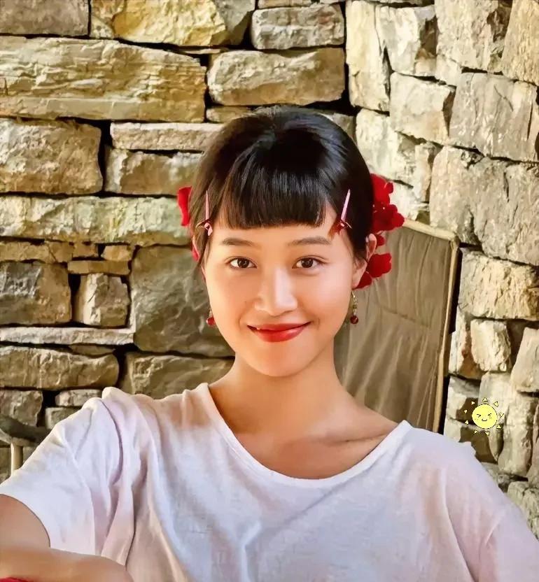 蓝盈莹为什么一直演不了女一，很简单的原因，不是她不漂亮，也不是没演技，而主要