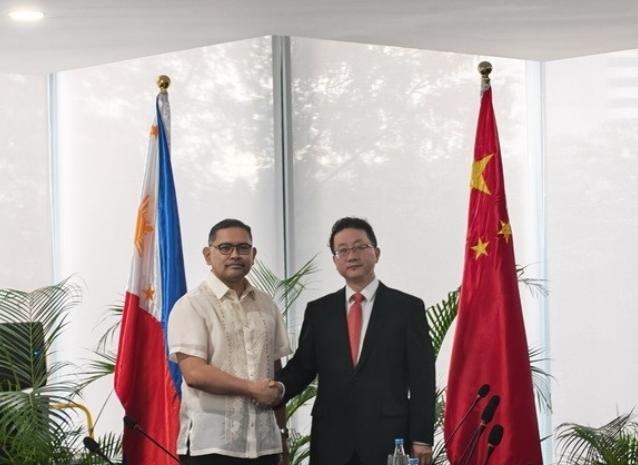菲律宾又双叒改口了！近日，菲律宾为了能够缓和关系，和中国进行了沟通交流，并当场