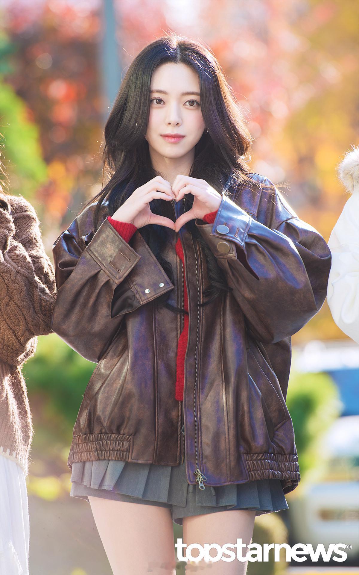 好秋天好漂亮的卷发🍁上班路穿搭申有娜