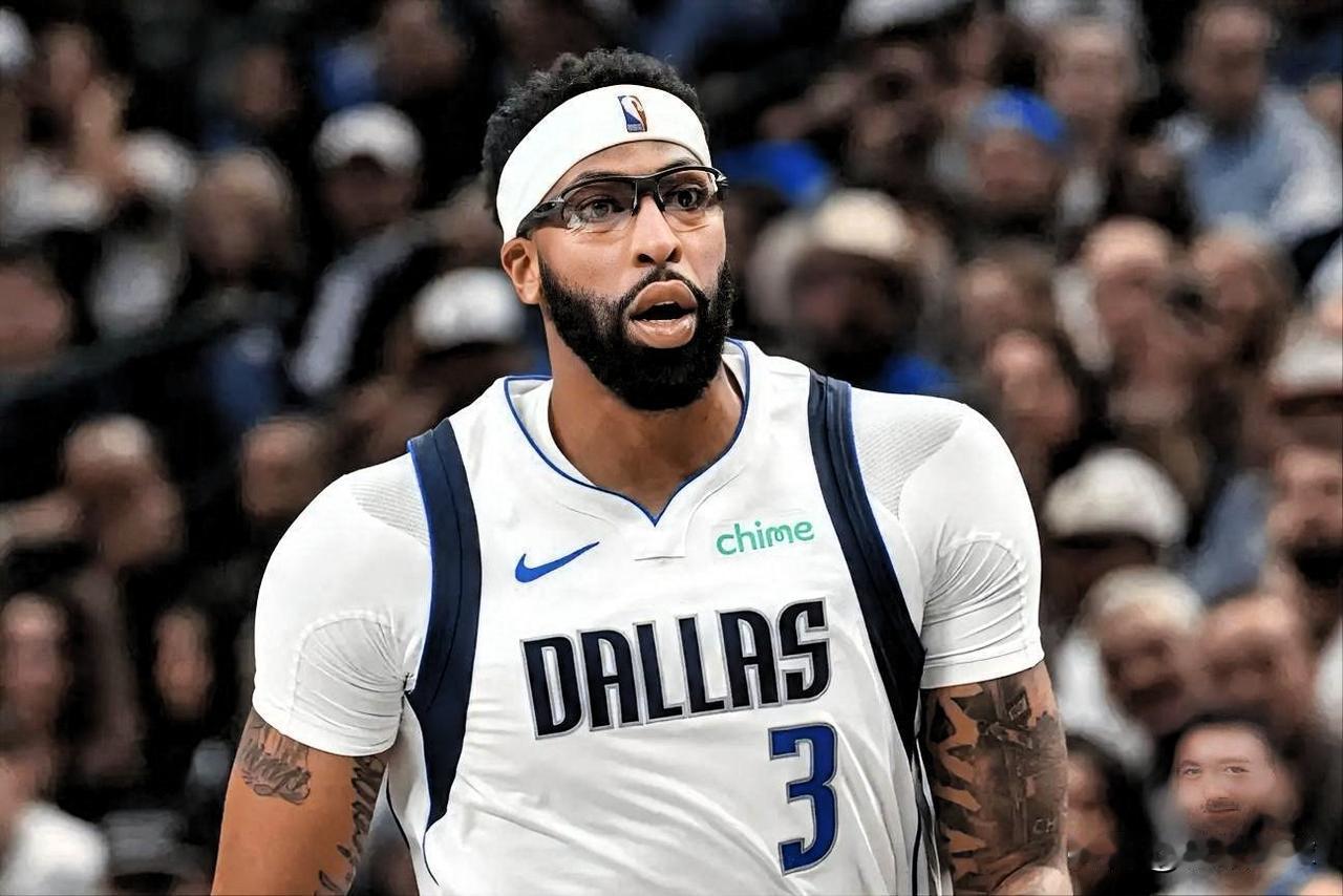 独行侠球迷的天塌了，浓眉小腿拉伤，将休养一段时间，全靠弗拉格了！据记者Sha