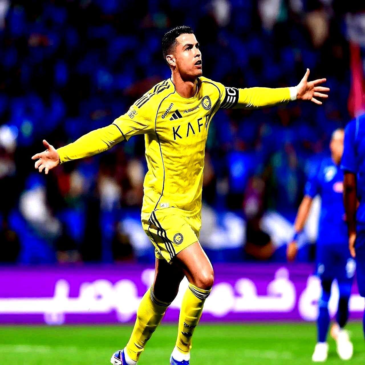 41岁的C罗，正被这1分差距逼向绝境。对面那支利雅得新月，21轮一场没输。