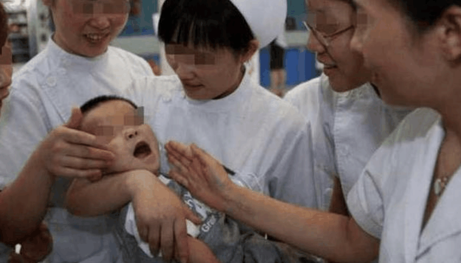 刚出生没多久的孩子被确诊为脑瘫, 婆婆直指产妇, 却是丈夫的问题