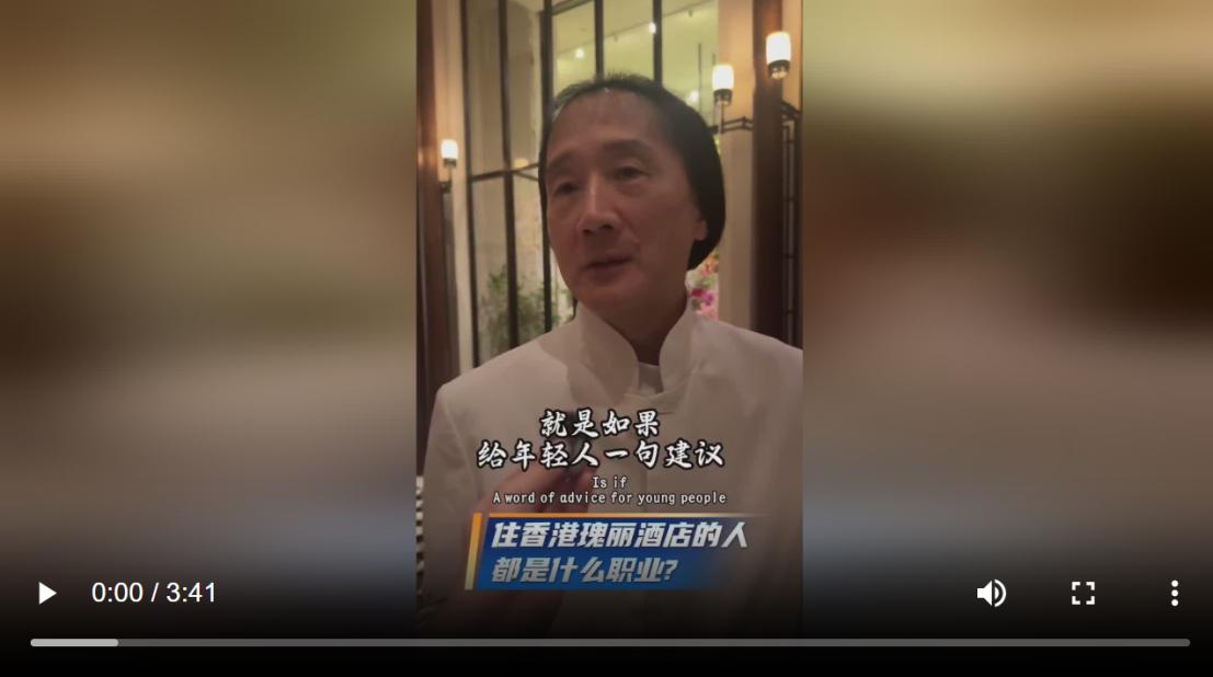 香港最近这段街访视频，我看完第一反应只有四个字，实在太巧，一名年轻女博主跑到香港