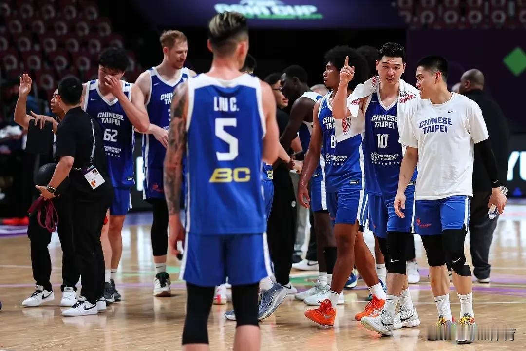 77:65！中国台北碾碎韩国，韩国脸都被打肿世预赛惊天冷门！中国台北全场压