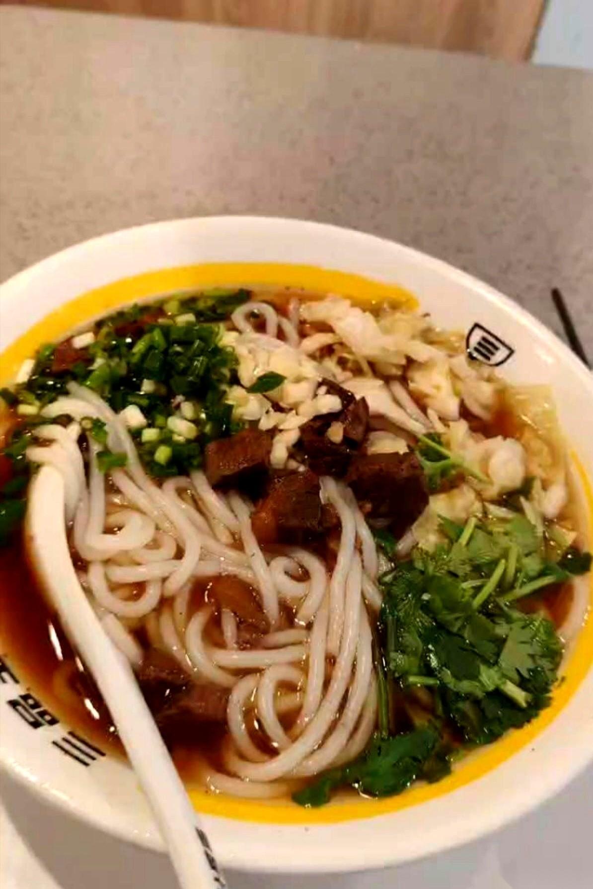 我好像突然想通了，为什么现在不去吃三品王了。前两天看到个消息，说三品王19年的