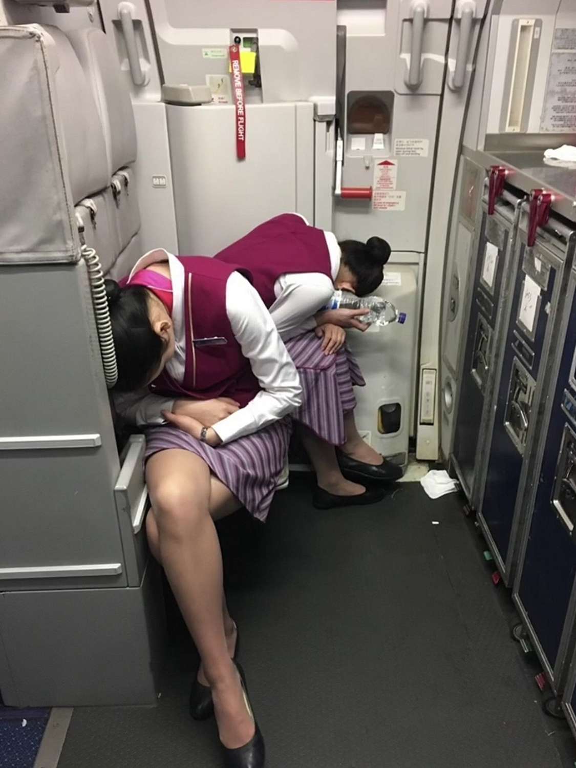 褪去光鲜亮丽的外表，空姐的辛酸谁人知。