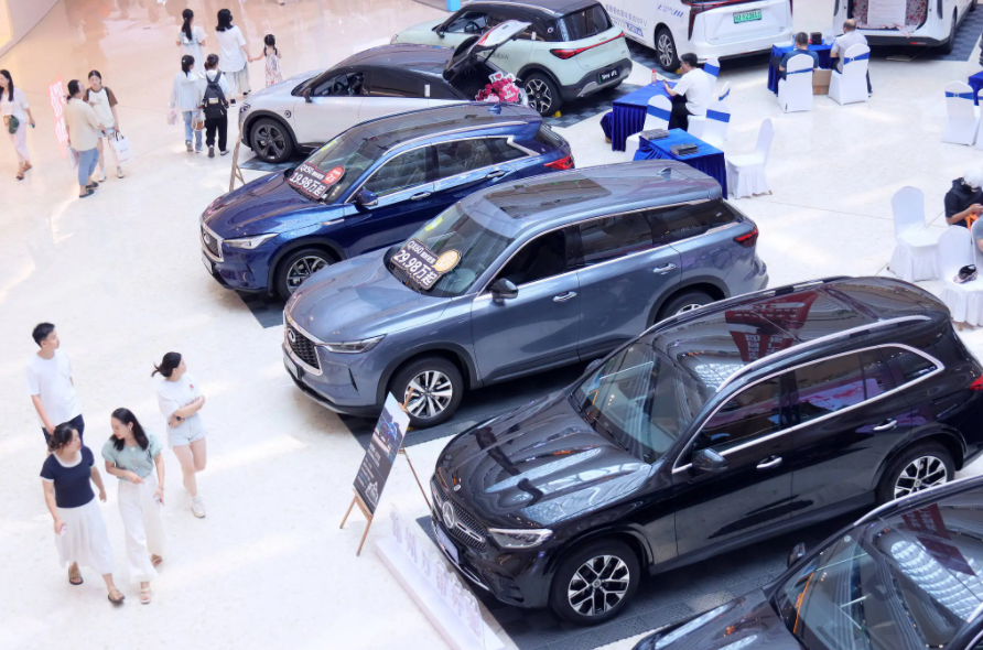 未来属于油车还是电车？国家释放三大信号，方向已经很明确了