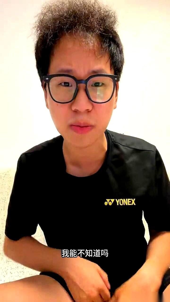 康复科的诊室门外，天天上演着一条残忍的运动鄙视链。一直被捧在神坛上的“运动之王
