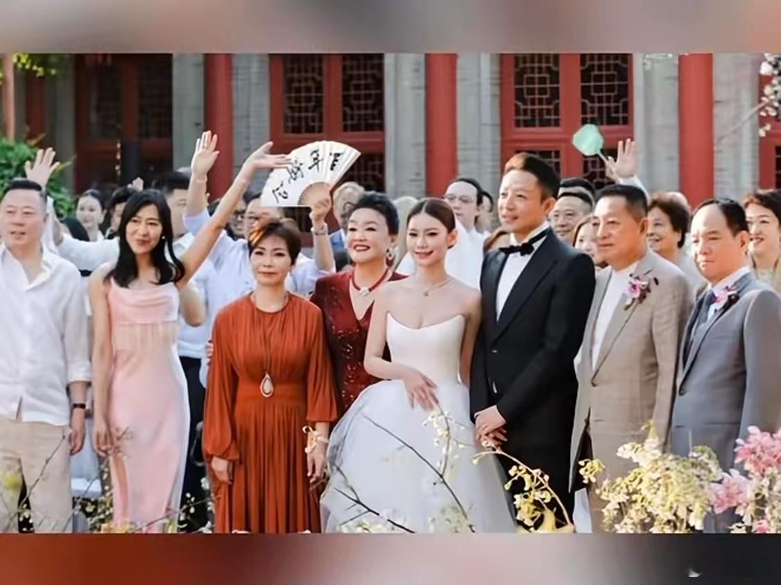 玥儿姐弟并未现身马筱梅的婚礼现场。汪小菲与马筱梅的婚礼终于如愿以偿地举行了，场面