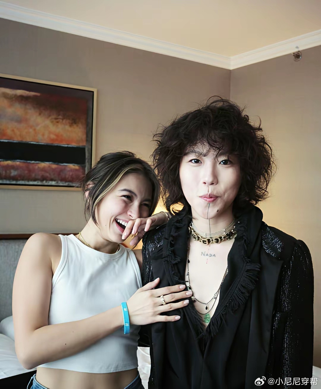 王菲和窦唯的女儿窦靖童变成这样了，差点没认出来！