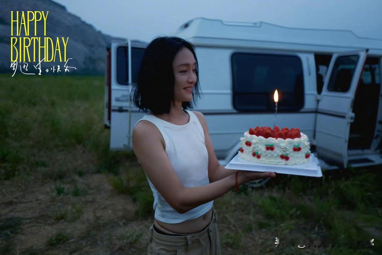 50岁的周迅确实让人有点看不明白。你说她完全不在乎形象吧，可今年7月网友在江